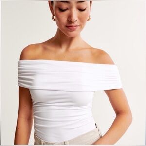 NWT $35 Abercrombie White Stretch Ruched Off-The-Shoulder Top Sz Medium
